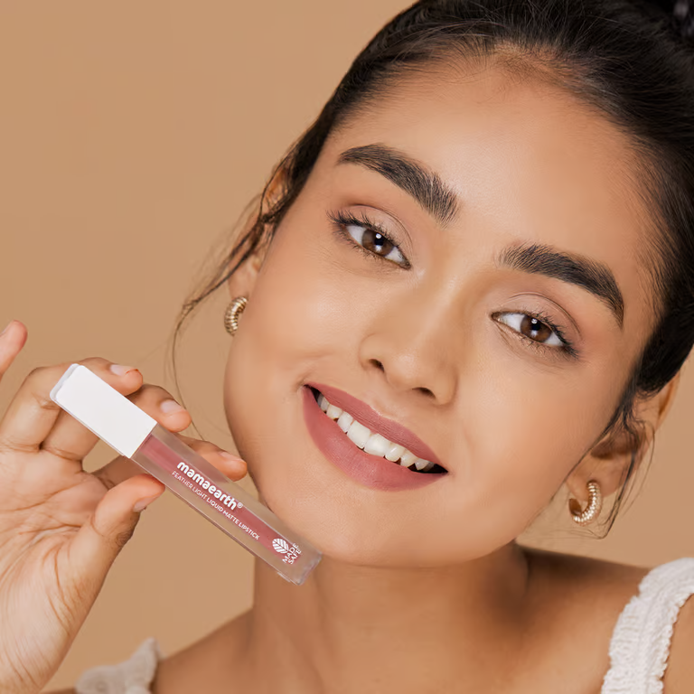 Feather Light Liquid Matte Lipstick - Nude Punch- model